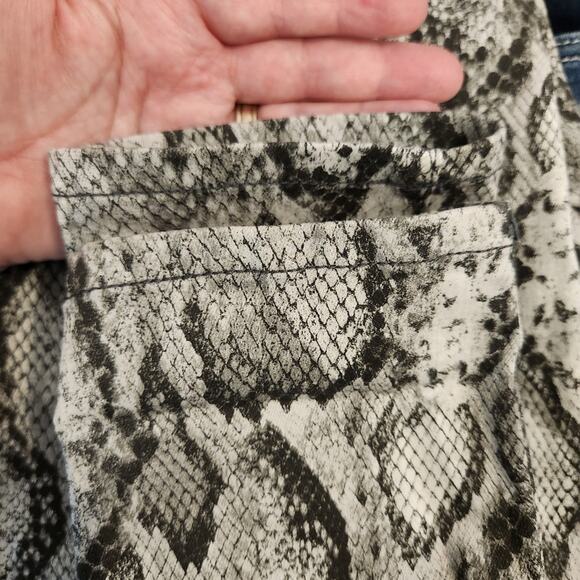 TINSELTOWN Grey Gray White Reptile Snake Print Hi-Rise Skinny Pant Junior 5 NEW - Picture 11 of 12